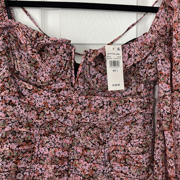 Brand new ASTR the label dress - Picture 4 of 5